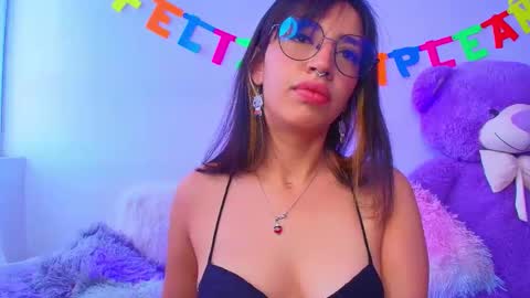 Mia flames online show from 11/25/25, 09:37