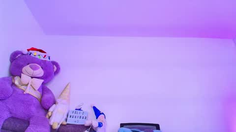 Mia flames online show from 12/18/25, 06:58