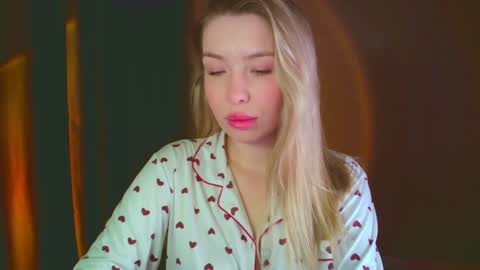 Mia online show from 12/18/24, 03:15