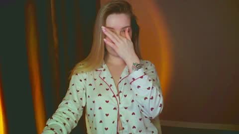 Mia online show from 12/26/24, 02:01