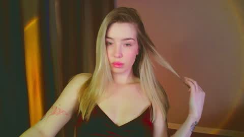 Mia online show from 01/08/25, 05:59