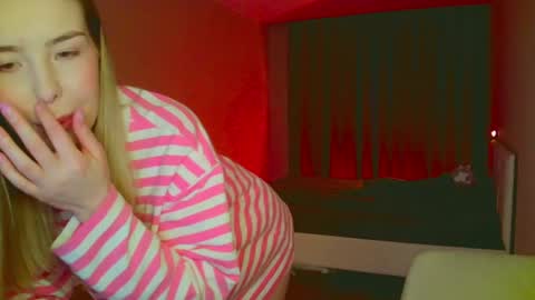 Mia online show from 03/01/25, 03:43