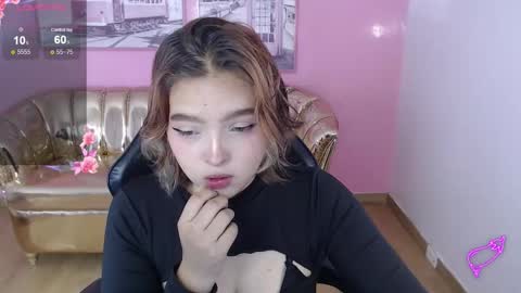 Mia online show from 11/06/25, 01:23