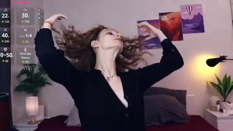 Snapshot of mia_frizz chatting on 07/13/26, 03:26 Mia online show from 07/13/26, 03:26
