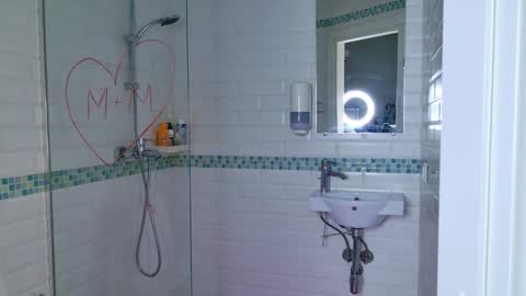 Snapshot of mia_g_ chatting on 12/07/24, 10:34 Mia online show from 12/07/24, 10:34