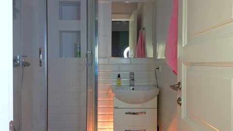 Snapshot of mia_g_ chatting on 01/11/25, 09:15 Mia online show from 01/11/25, 09:15