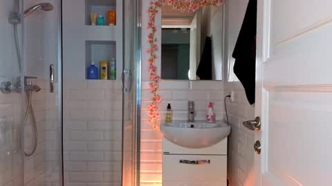 Snapshot of mia_g_ chatting on 01/17/25, 11:59 Mia online show from 01/17/25, 11:59