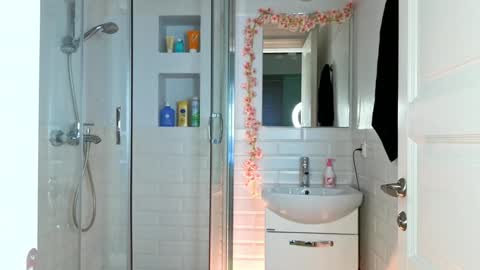 Snapshot of mia_g_ chatting on 01/18/25, 09:02 Mia online show from 01/18/25, 09:02