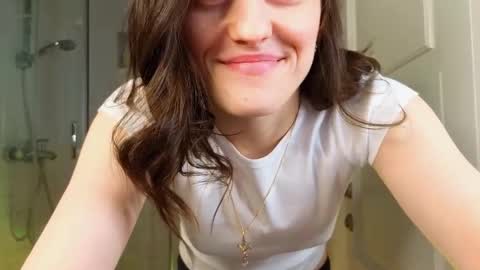 Snapshot of mia_g_ chatting on 02/21/25, 07:23 Mia online show from 02/21/25, 07:23