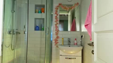 Snapshot of mia_g_ chatting on 02/22/25, 09:12 Mia online show from 02/22/25, 09:12