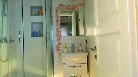 Snapshot of mia_g_ chatting on 02/25/25, 08:47 Mia online show from 02/25/25, 08:47