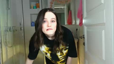 Snapshot of mia_g_ chatting on 02/27/25, 05:45 Mia online show from 02/27/25, 05:45