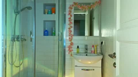 Snapshot of mia_g_ chatting on 02/28/25, 08:42 Mia online show from 02/28/25, 08:42