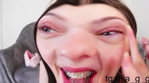 Snapshot of mia_g_ chatting on 12/04/25, 06:55 Mia online show from 12/04/25, 06:55