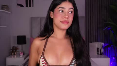 Mia  online show from 04/10/26, 12:43
