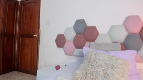 Mia online show from 03/20/26, 07:41