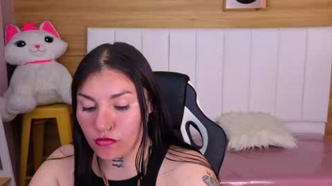 Mia  online show from 06/25/26, 11:20