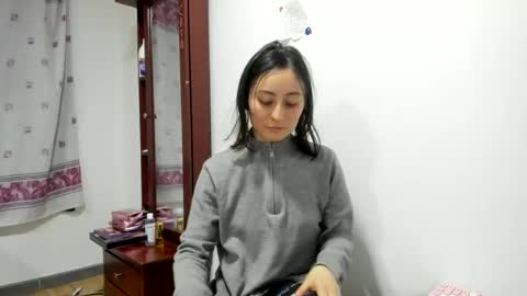 mia kaneee online show from 12/16/24, 10:13