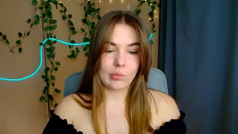 mia_lemm online show from 03/03/26, 07:47