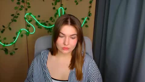 mia_lemm online show from 04/08/26, 06:13