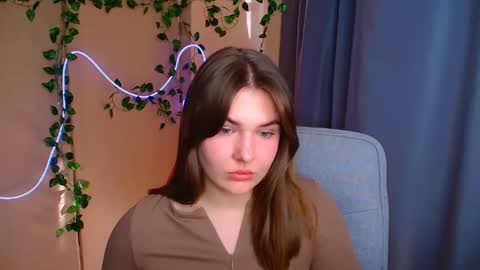mia_lemm online show from 04/14/26, 07:03