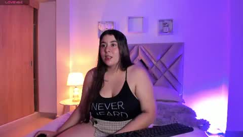 Snapshot of mia_lov_ chatting on 06/16/26, 08:00 MIA online show from 06/16/26, 08:00