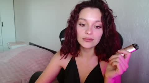 mia_luiza online show from 06/17/26, 09:45