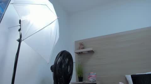 mia_luxx1 online show from 01/08/26, 03:14