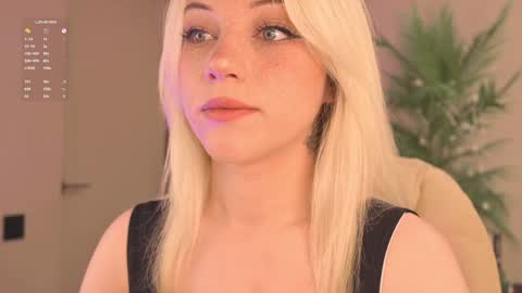 mia_milagros online show from 12/17/25, 05:08