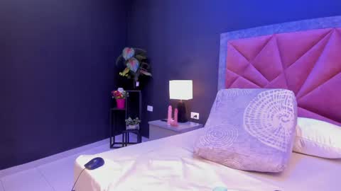 MIA  online show from 04/22/26, 07:04