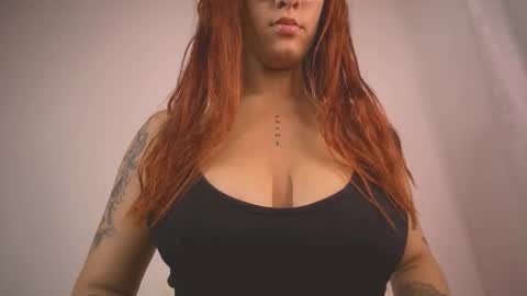 mia independent model online show from 02/11/26, 12:21