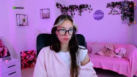 mia_mooon_ online show from 07/20/26, 10:39