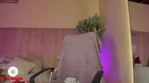 mia_mtnz02 online show from 12/15/25, 02:27