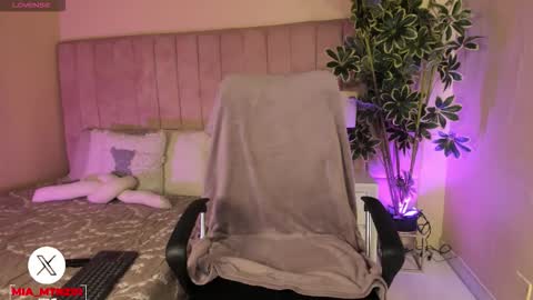 mia_mtnz02 online show from 02/15/26, 02:30