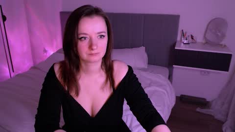 Mia online show from 10/28/25, 01:47