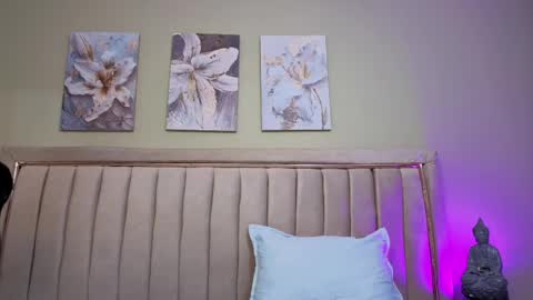 Mia online show from 04/09/26, 11:37