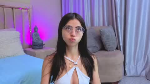 Snapshot of mia_naive chatting on 05/01/26, 12:10 Mia online show from 05/01/26, 12:10
