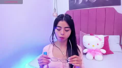 Snapshot of mia_naive chatting on 06/10/26, 12:15 Mia online show from 06/10/26, 12:15