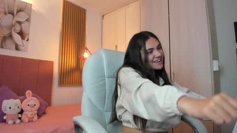 Mia Nevaeh - follow me online show from 02/01/25, 09:40