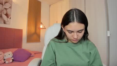 Mia Nevaeh - follow me online show from 03/03/25, 08:54
