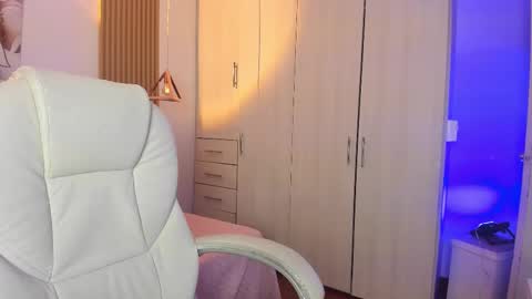Mia Nevaeh - follow me online show from 10/28/25, 09:17