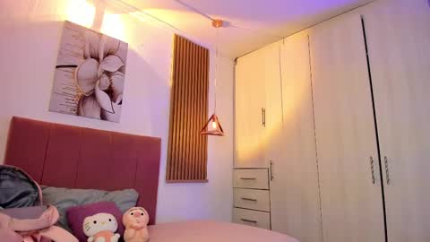 Mia Nevaeh - follow me online show from 11/16/25, 07:41