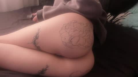 mia_nova00 online show from 06/09/26, 04:40