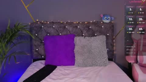 Lia thompson online show from 04/22/26, 12:24