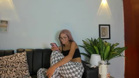 mia_petite72 online show from 11/13/25, 10:30