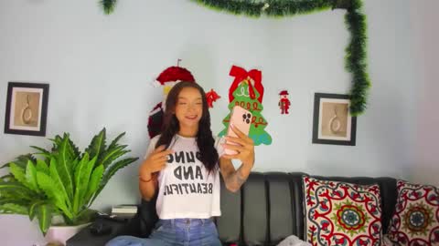 mia_petite72 online show from 12/16/25, 09:53