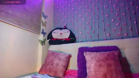 Snapshot of mia_petitebaby chatting on 07/17/26, 02:40 Ma online show from 07/17/26, 02:40