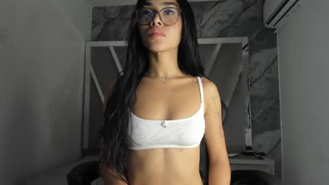 Snapshot of mia_petiteht chatting on 04/28/26, 08:47 mia_petiteht online show from 04/28/26, 08:47