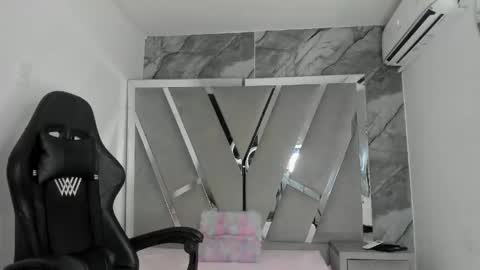 Snapshot of mia_petiteht chatting on 05/07/26, 08:47 mia_petiteht online show from 05/07/26, 08:47