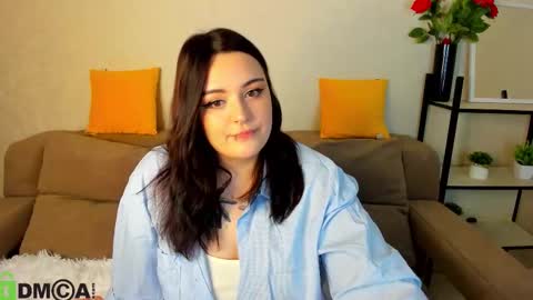 Mia online show from 10/03/25, 01:13